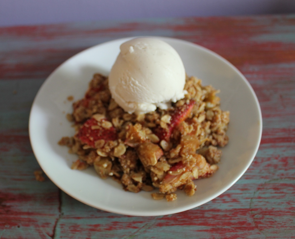 Strawberry Rhubarb Quinoa Crumble