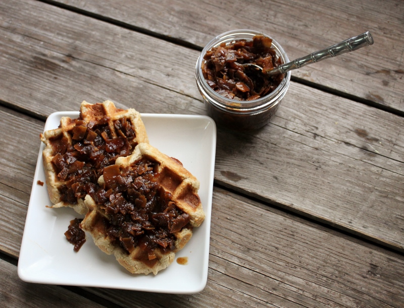 In-Johnnas-Kitchen-bourbon-maple-bacon-jam-vegan-800x611.jpg