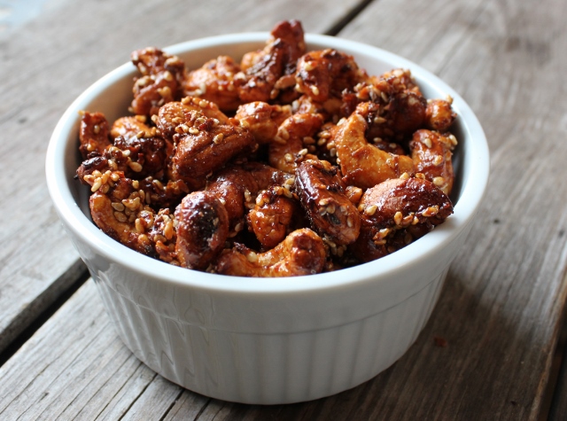 Sweet Ginger Sriracha Roasted Cashews