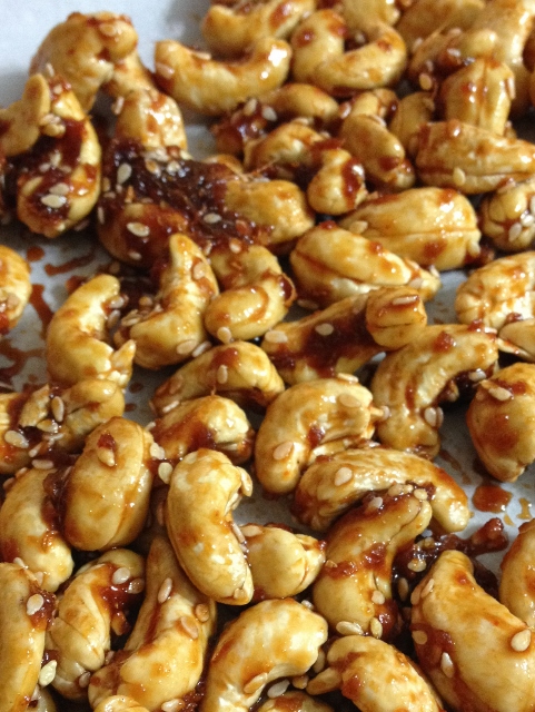 Sweet Ginger Sriracha Roasted Cashews