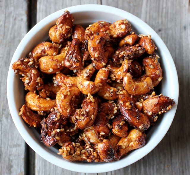 Sweet Ginger Sriracha Roasted Cashews