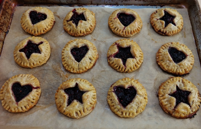 Blackberry Hand Pie (gluten-free, dairy-free, egg-free and vegan option) | In Johnna's Kitchen