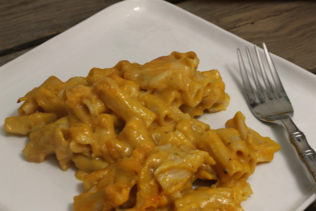 Pumpkin Mac 'n Cheese (gluten-free, dairy-free option) | In Johnna's Kitchen