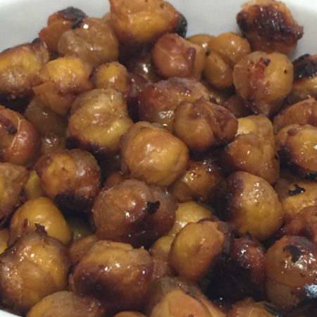 Maple Sriracha Roasted Chickpeas (gluten-free, dairy-free, egg-free, vegan, grain-free) | In Johnna's Kitchen